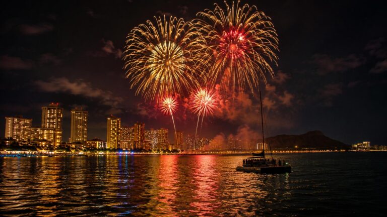 Can You See the Fireworks From a Waikiki Cruise?